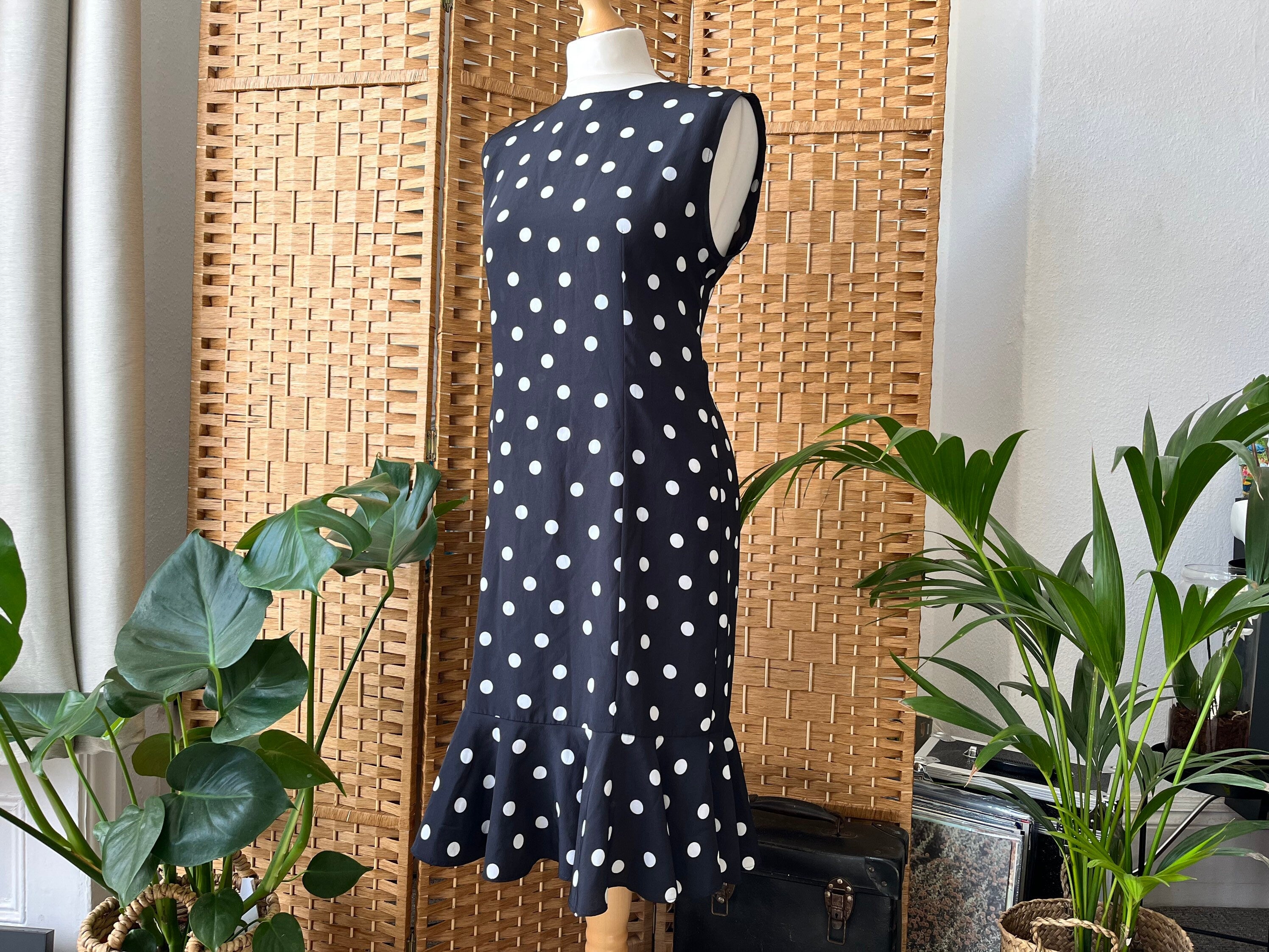 Fitted polka dot discount dress